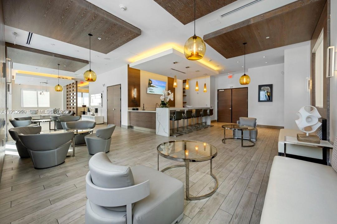 For Sale: $757,000 (2 beds, 2 baths, 1064 Square Feet)