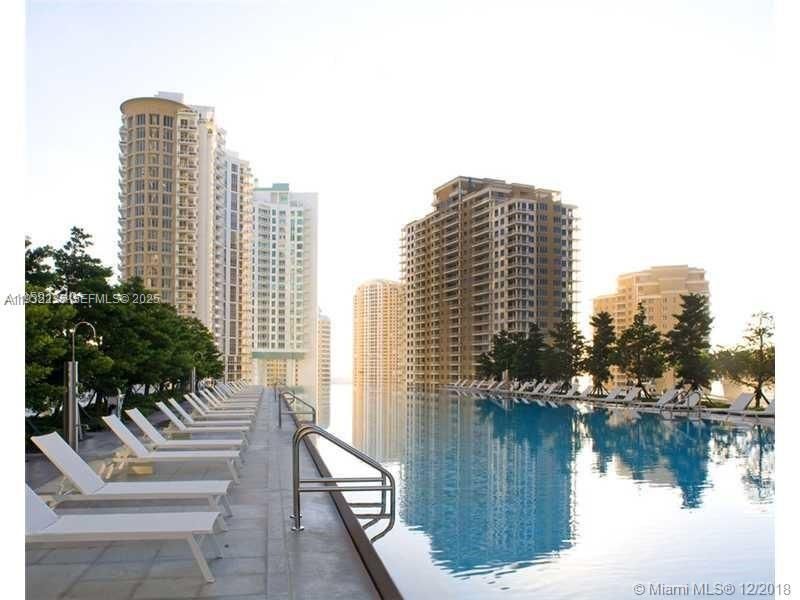 出租: $3,200 (1 贝兹, 1 浴室, 798 平方英尺)