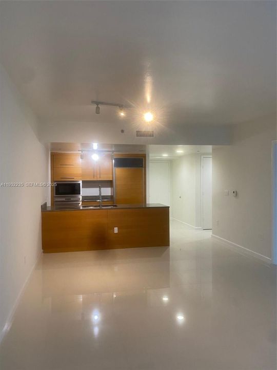 出租: $3,200 (1 贝兹, 1 浴室, 798 平方英尺)