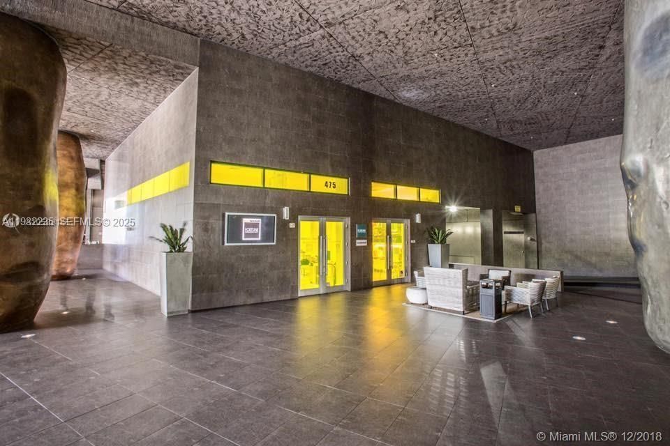 出租: $3,200 (1 贝兹, 1 浴室, 798 平方英尺)