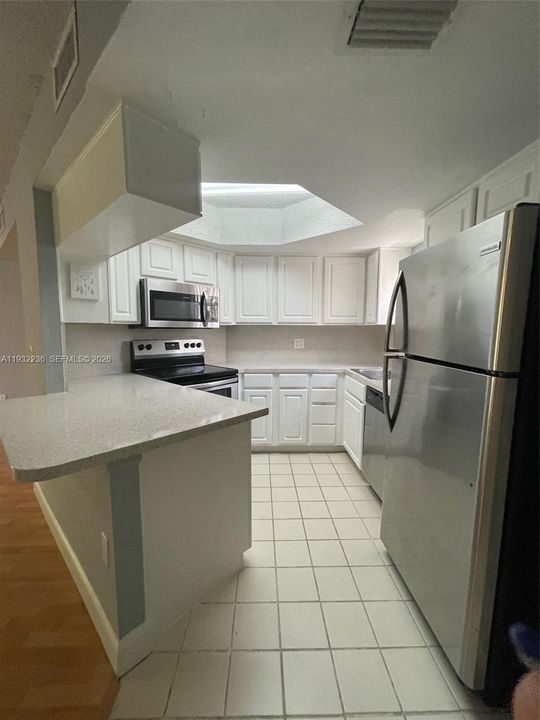 В аренду: $1,950 (1 спален, 1 ванн, 810 Квадратных фут)