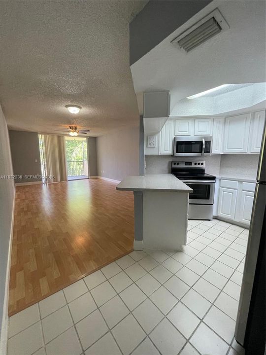 В аренду: $1,950 (1 спален, 1 ванн, 810 Квадратных фут)