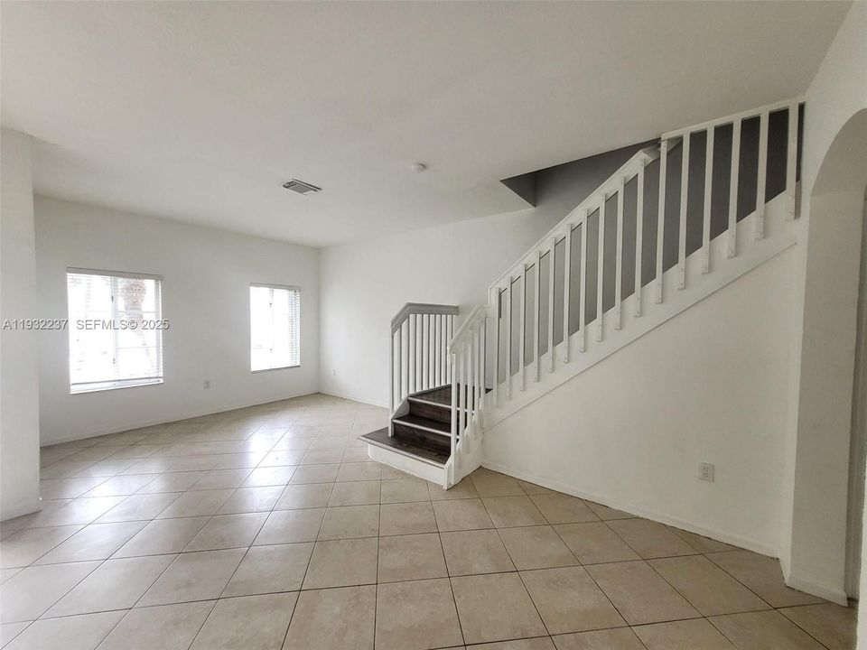 For Rent: $3,100 (3 beds, 2 baths, 1589 Square Feet)