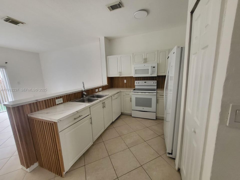 For Rent: $3,100 (3 beds, 2 baths, 1589 Square Feet)
