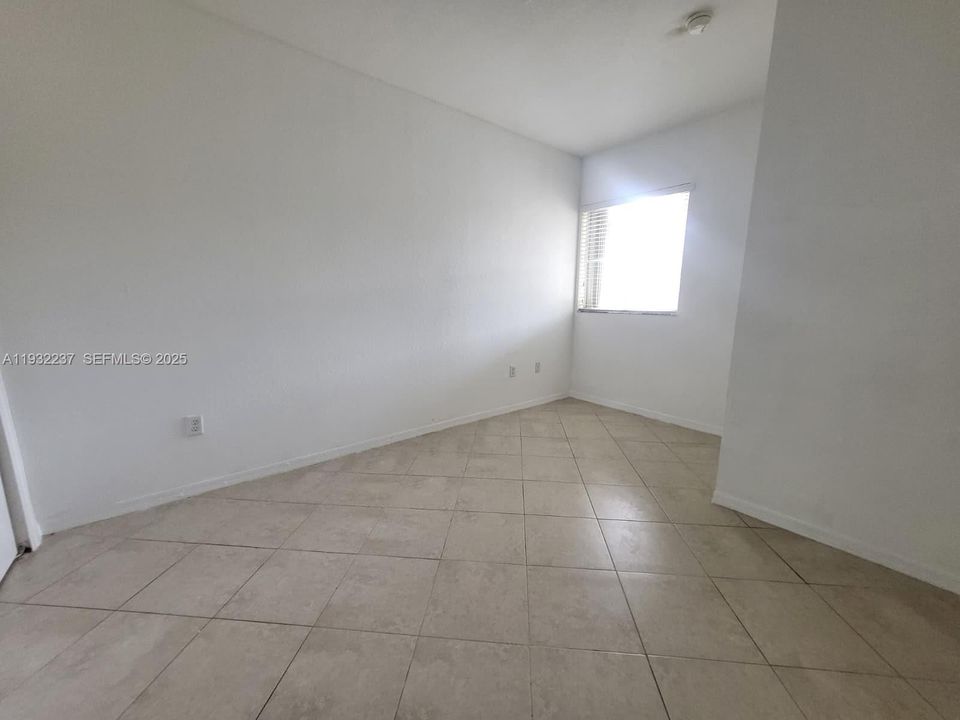 For Rent: $3,100 (3 beds, 2 baths, 1589 Square Feet)