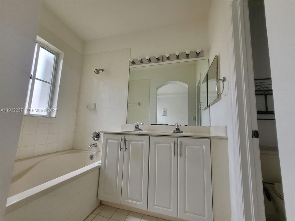 For Rent: $3,100 (3 beds, 2 baths, 1589 Square Feet)