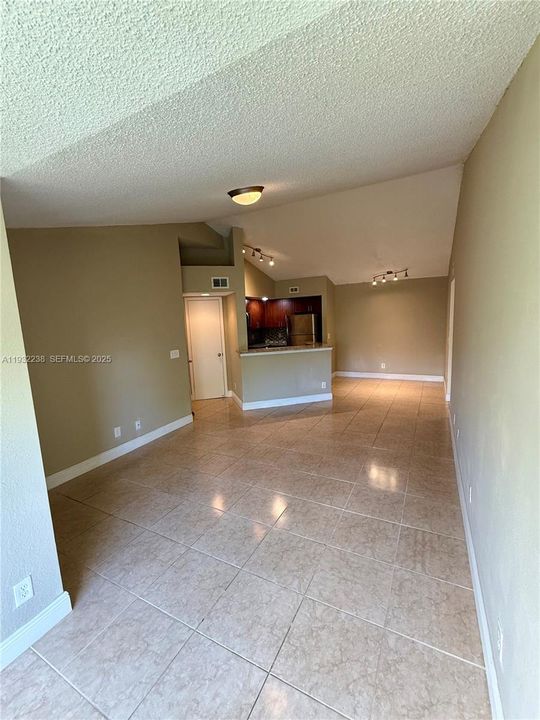 En Venta: $259,000 (2 camas, 1 baños, 965 Pies cuadrados)