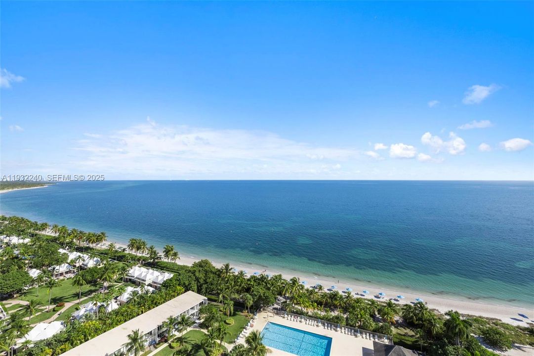 Resort lifestyle, sandy beaches in Key Biscayne