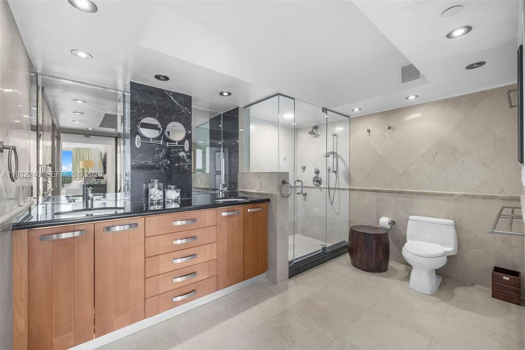 Spacious master Bathroom