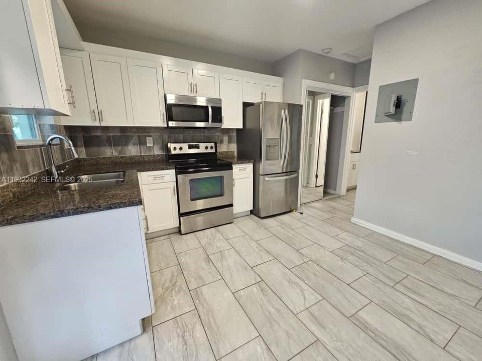 For Rent: $1,850 (1 beds, 1 baths, 3498 Square Feet)