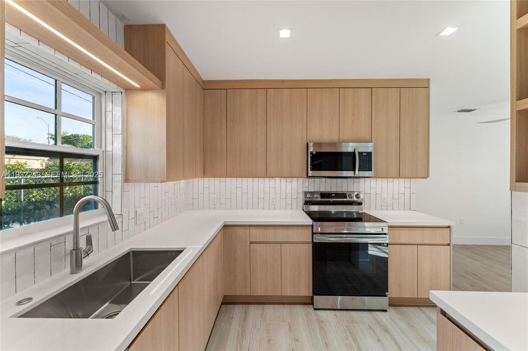 На продажу: $675,000 (3 спален, 2 ванн, 1144 Квадратных фут)