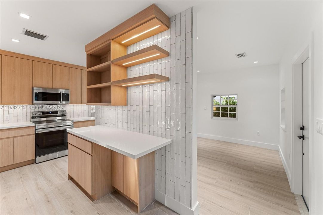 На продажу: $675,000 (3 спален, 2 ванн, 1144 Квадратных фут)