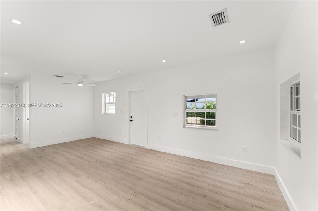 На продажу: $675,000 (3 спален, 2 ванн, 1144 Квадратных фут)