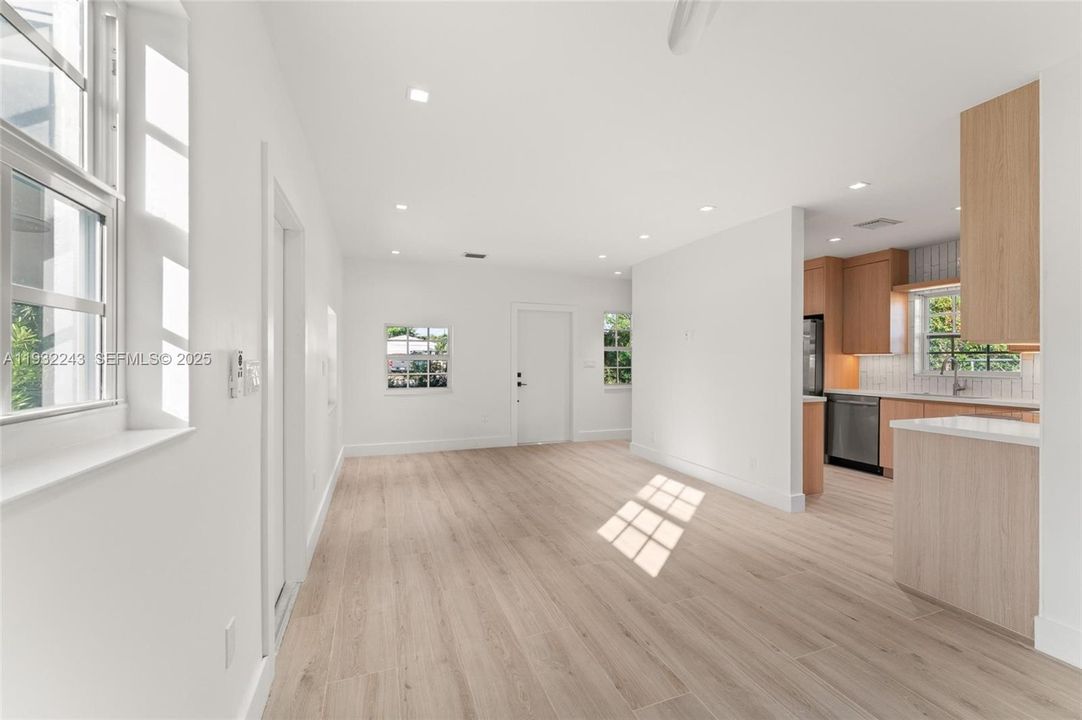 На продажу: $675,000 (3 спален, 2 ванн, 1144 Квадратных фут)