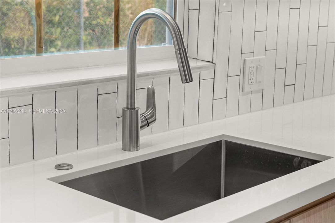 На продажу: $675,000 (3 спален, 2 ванн, 1144 Квадратных фут)