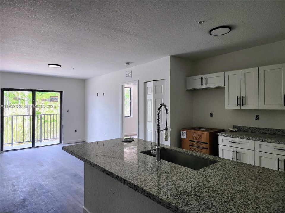 出租: $2,095 (2 贝兹, 2 浴室, 960 平方英尺)