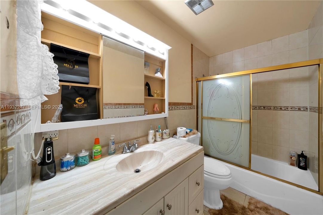 For Sale: $327,000 (3 beds, 2 baths, 1410 Square Feet)