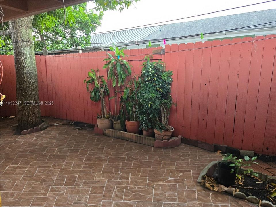 For Sale: $327,000 (3 beds, 2 baths, 1410 Square Feet)