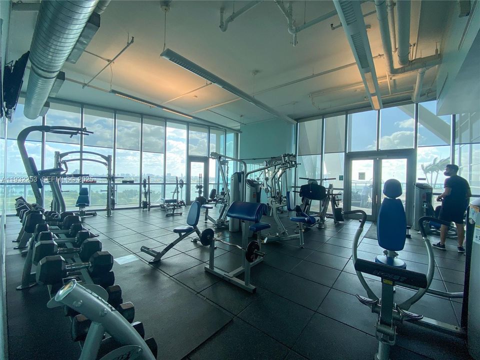 For Rent: $4,100 (1 beds, 2 baths, 1220 Square Feet)