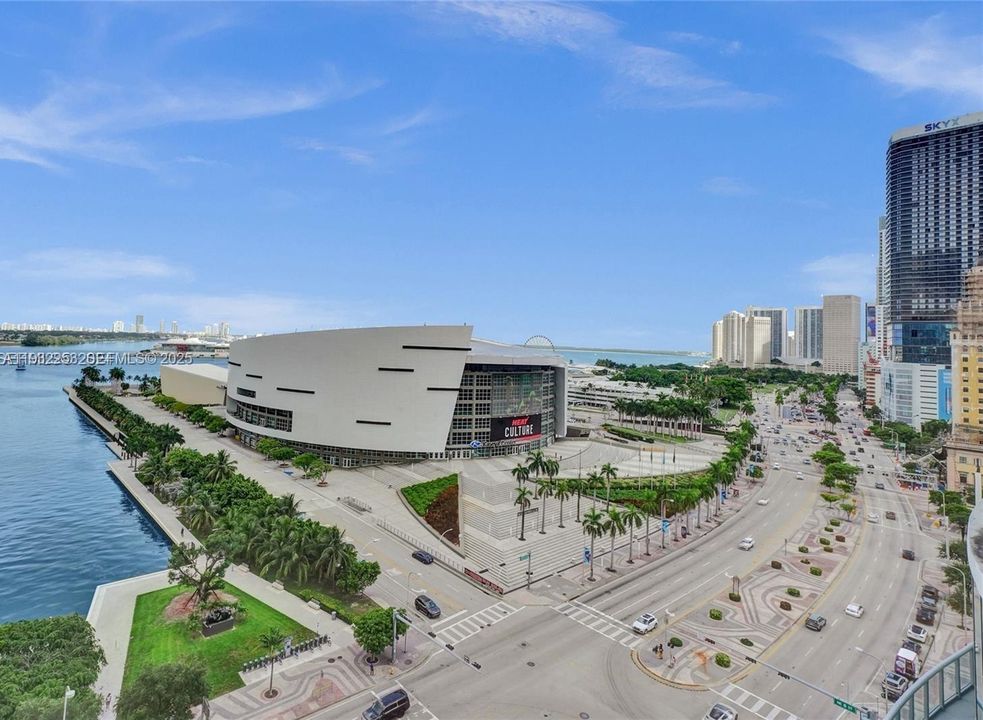 For Rent: $4,100 (1 beds, 2 baths, 1220 Square Feet)