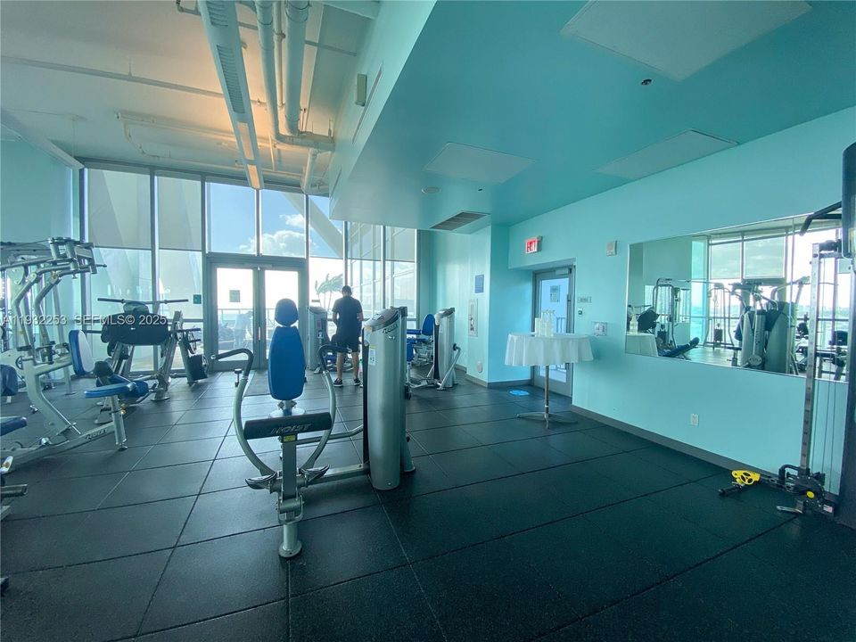 For Rent: $4,100 (1 beds, 2 baths, 1220 Square Feet)