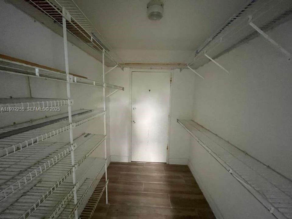 待售: $200,000 (2 贝兹, 2 浴室, 1292 平方英尺)