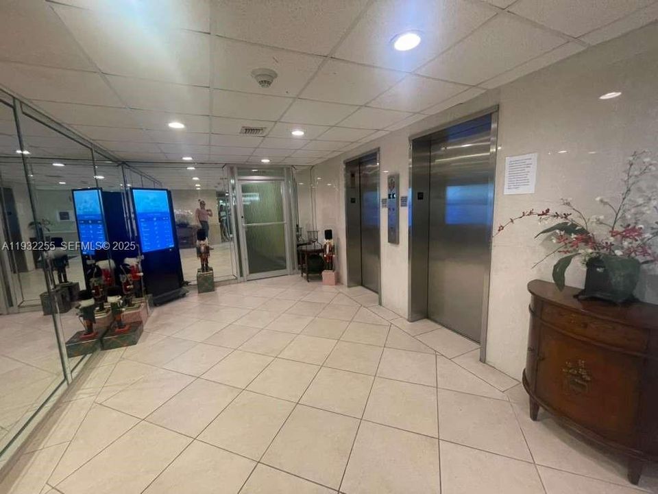 待售: $200,000 (2 贝兹, 2 浴室, 1292 平方英尺)