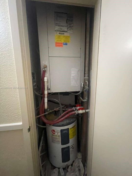 待售: $200,000 (2 贝兹, 2 浴室, 1292 平方英尺)