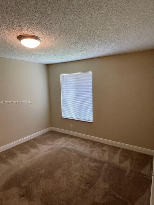 出租: $2,100 (2 贝兹, 1 浴室, 965 平方英尺)