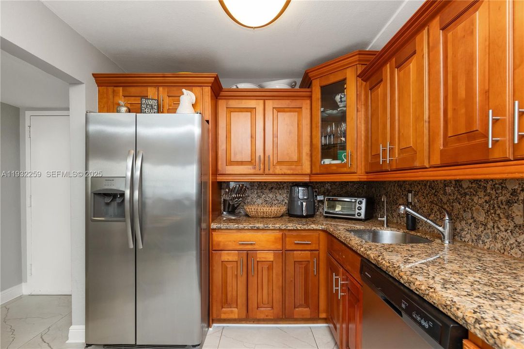 出租: $3,300 (2 贝兹, 2 浴室, 1070 平方英尺)