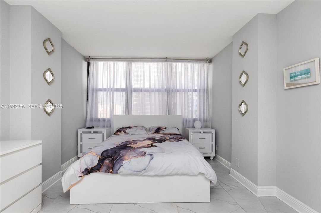 出租: $3,300 (2 贝兹, 2 浴室, 1070 平方英尺)