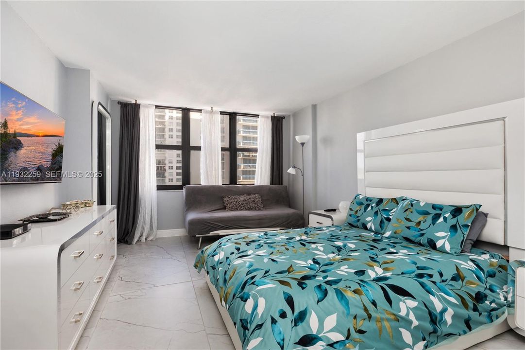 出租: $3,300 (2 贝兹, 2 浴室, 1070 平方英尺)