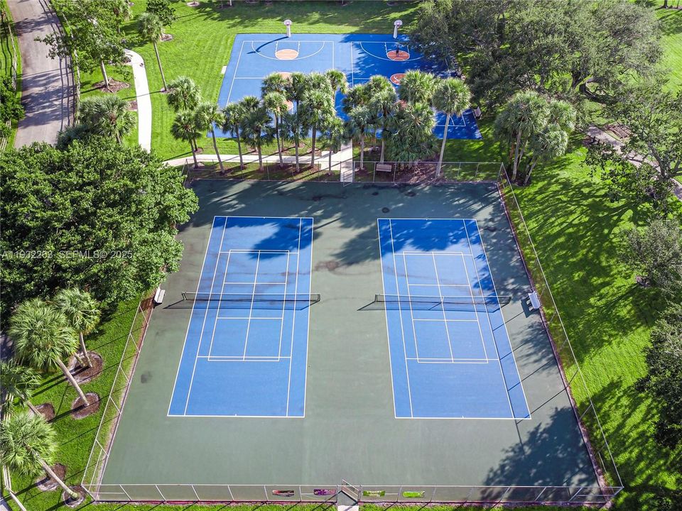 На продажу: $720,000 (3 спален, 2 ванн, 1494 Квадратных фут)