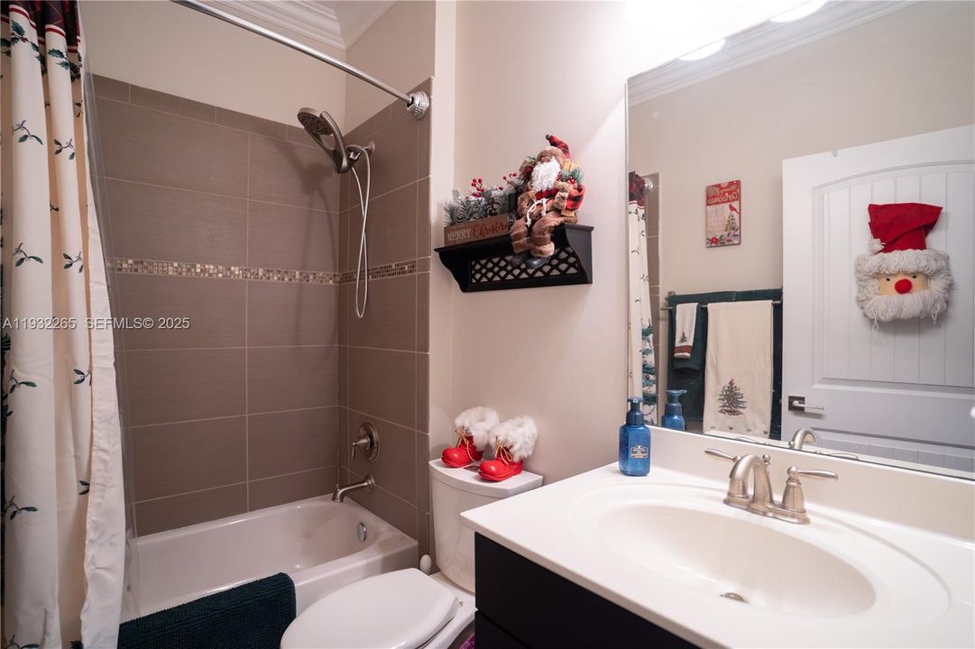 На продажу: $879,000 (4 спален, 3 ванн, 2437 Квадратных фут)