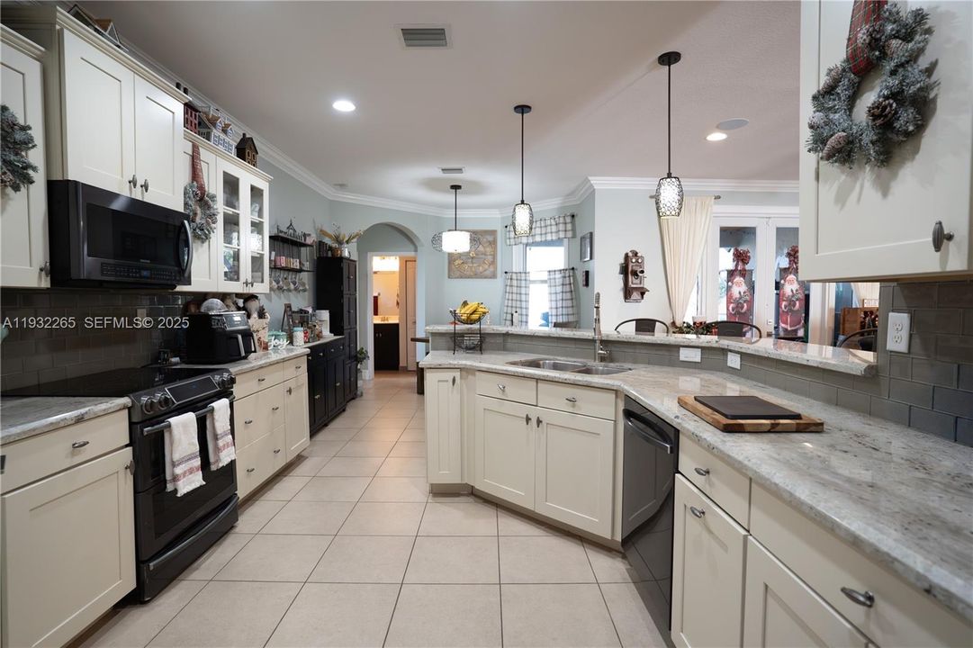 На продажу: $879,000 (4 спален, 3 ванн, 2437 Квадратных фут)