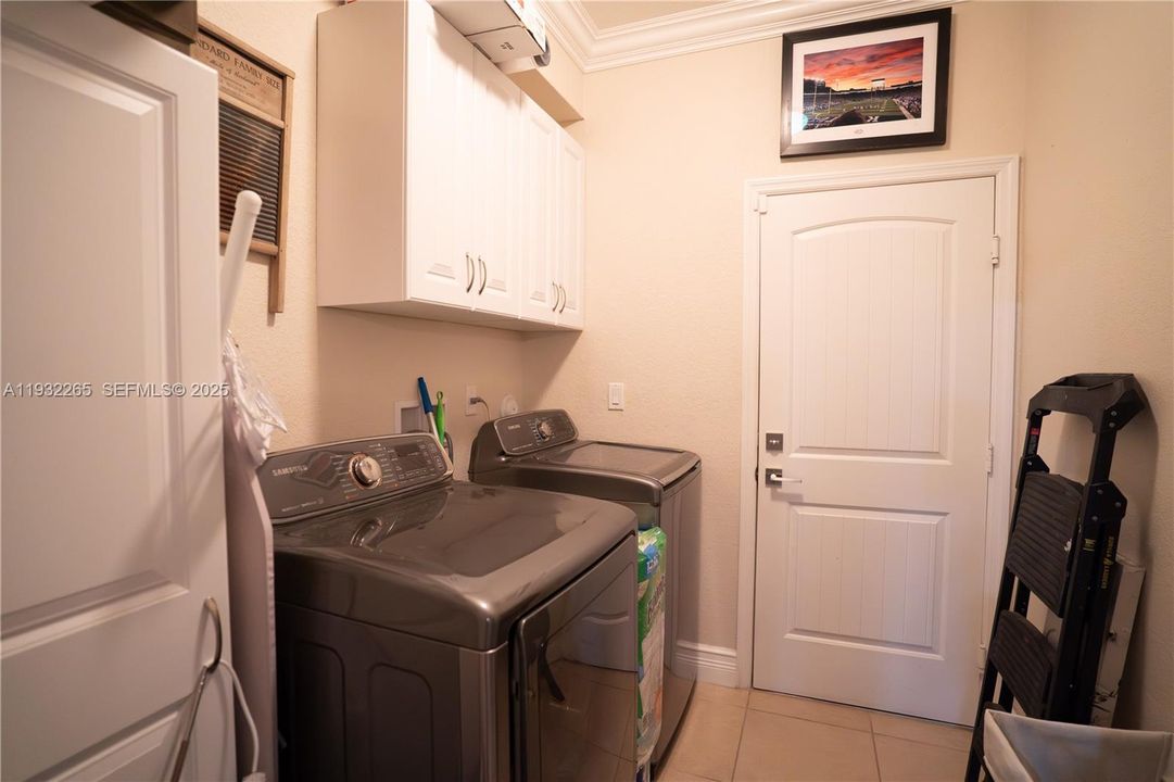 На продажу: $879,000 (4 спален, 3 ванн, 2437 Квадратных фут)