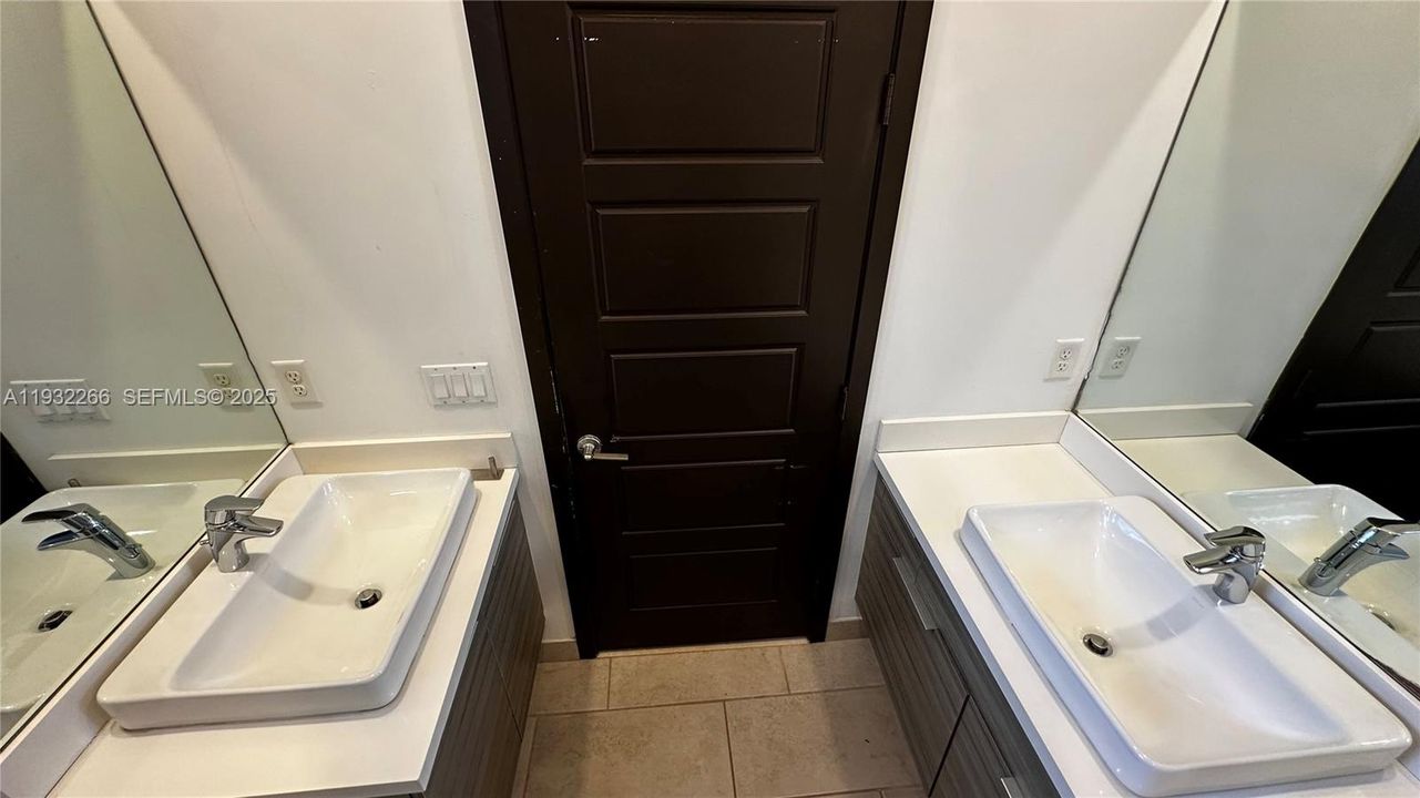 待售: $620,000 (3 贝兹, 2 浴室, 1588 平方英尺)