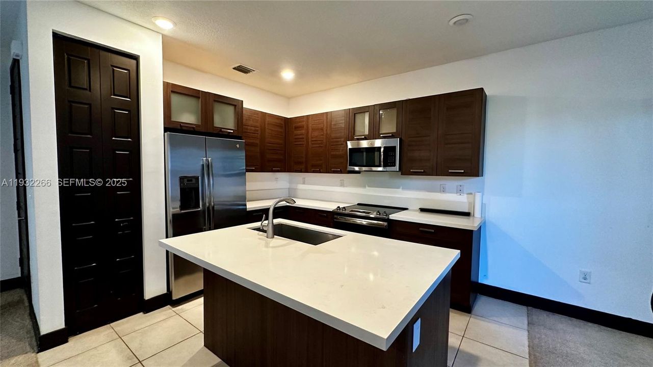 待售: $620,000 (3 贝兹, 2 浴室, 1588 平方英尺)