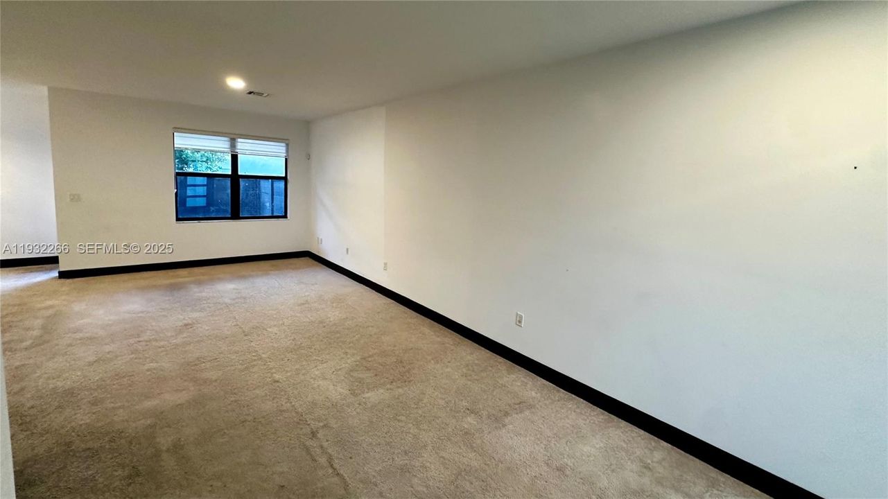 待售: $620,000 (3 贝兹, 2 浴室, 1588 平方英尺)