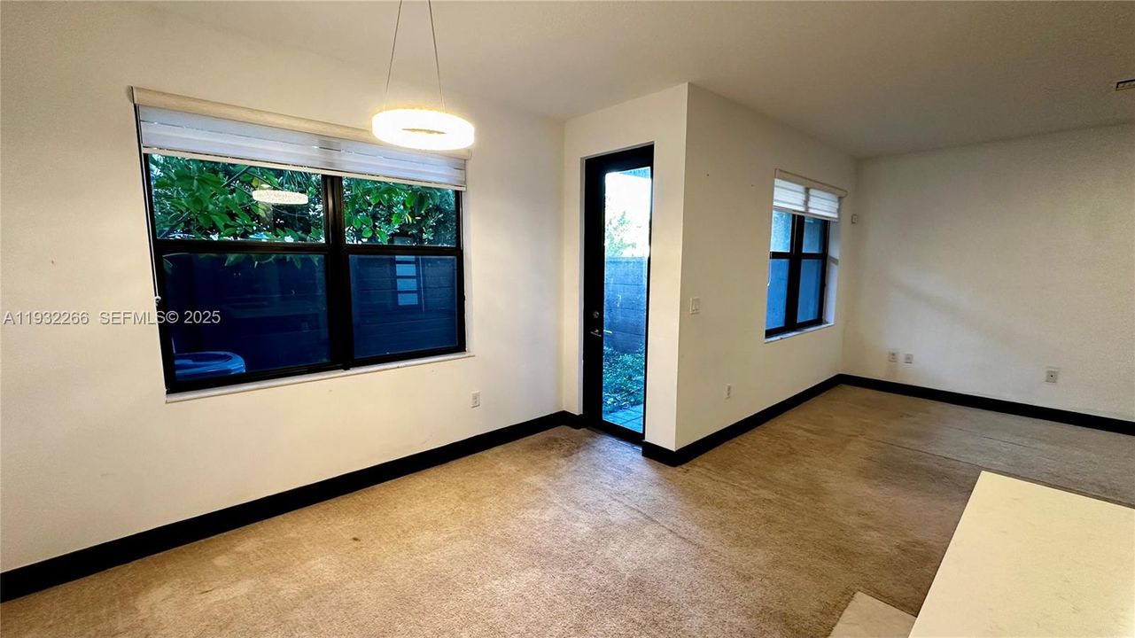 待售: $620,000 (3 贝兹, 2 浴室, 1588 平方英尺)