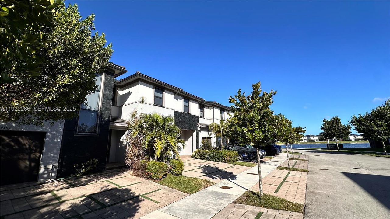 待售: $620,000 (3 贝兹, 2 浴室, 1588 平方英尺)