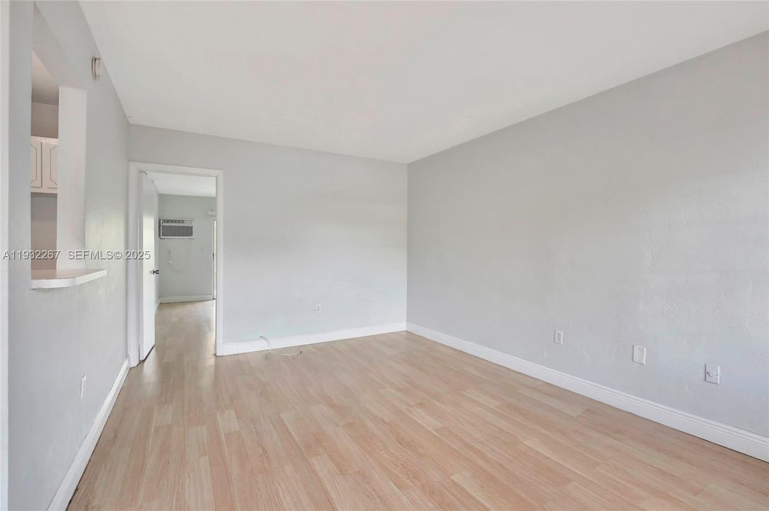 待售: $169,000 (1 贝兹, 1 浴室, 572 平方英尺)