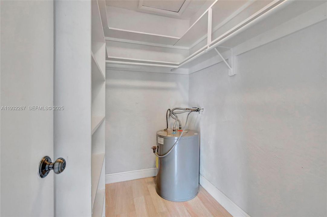 待售: $169,000 (1 贝兹, 1 浴室, 572 平方英尺)