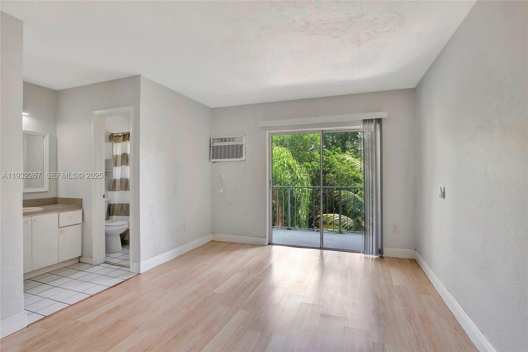 待售: $169,000 (1 贝兹, 1 浴室, 572 平方英尺)