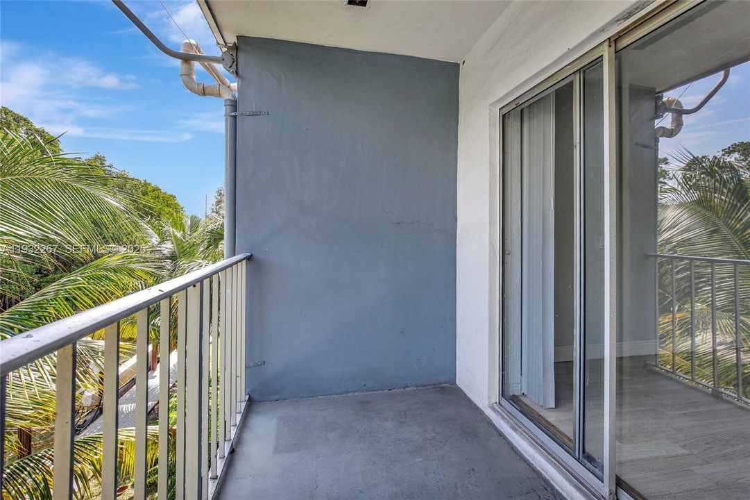 待售: $169,000 (1 贝兹, 1 浴室, 572 平方英尺)