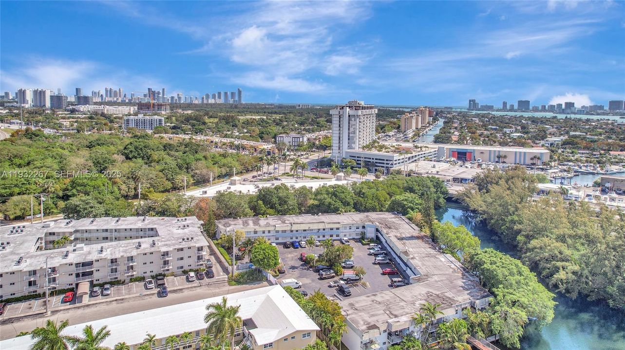 待售: $169,000 (1 贝兹, 1 浴室, 572 平方英尺)