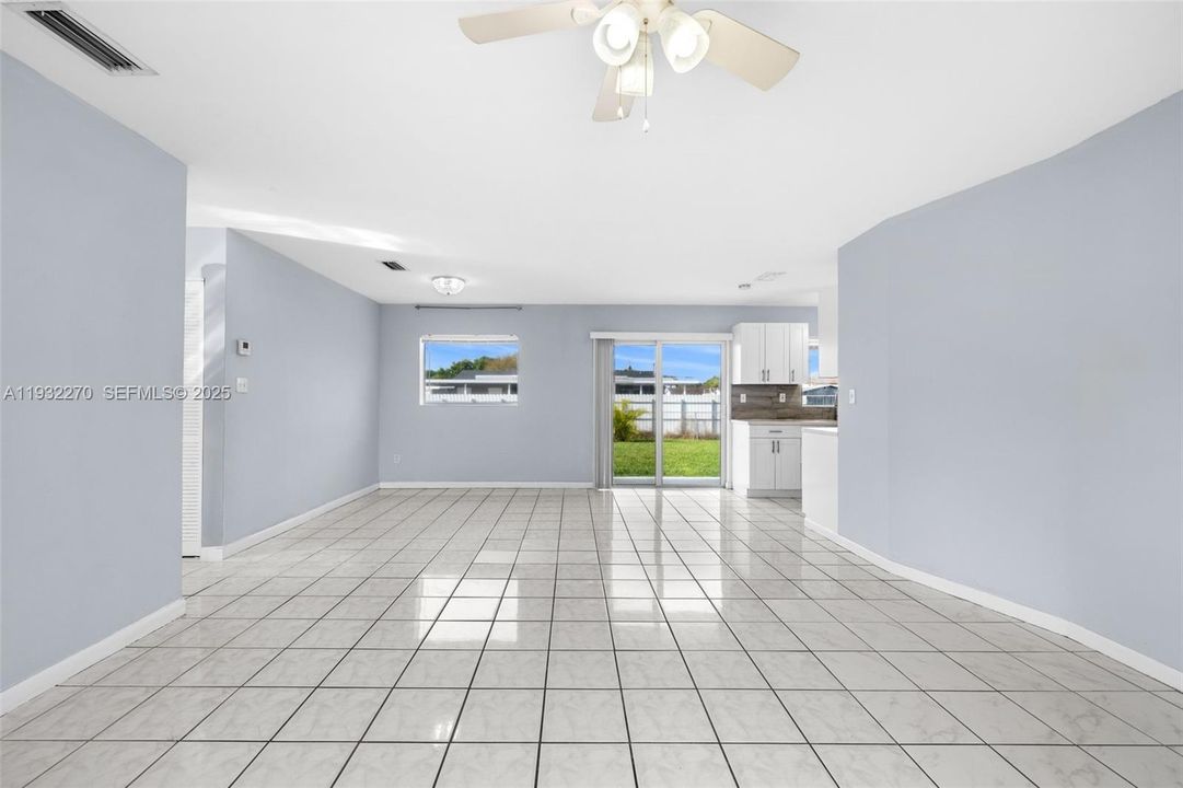 В аренду: $3,200 (3 спален, 2 ванн, 1244 Квадратных фут)