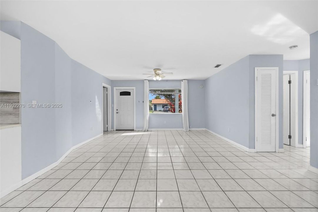 В аренду: $3,200 (3 спален, 2 ванн, 1244 Квадратных фут)