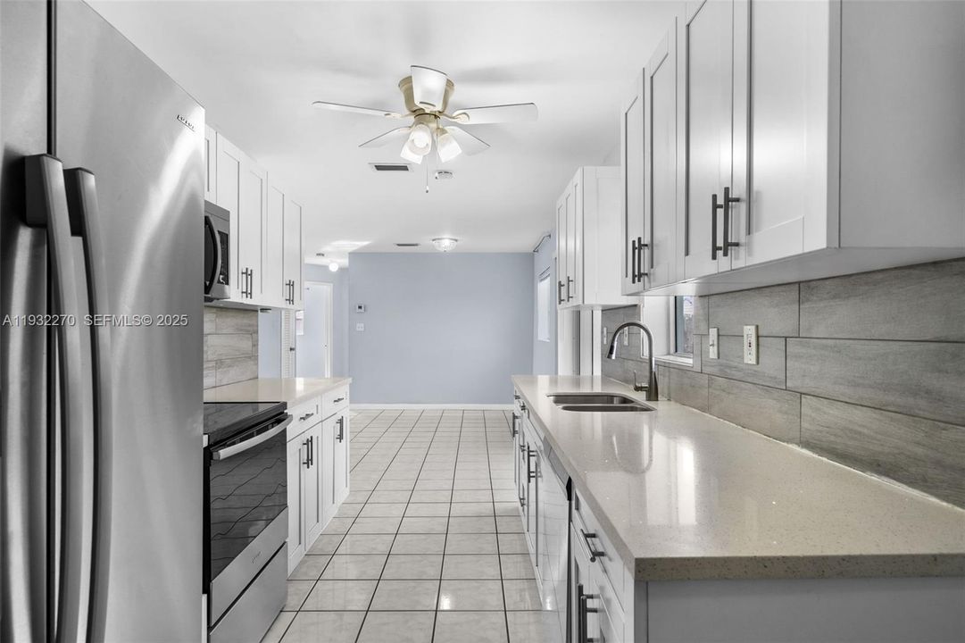 В аренду: $3,200 (3 спален, 2 ванн, 1244 Квадратных фут)