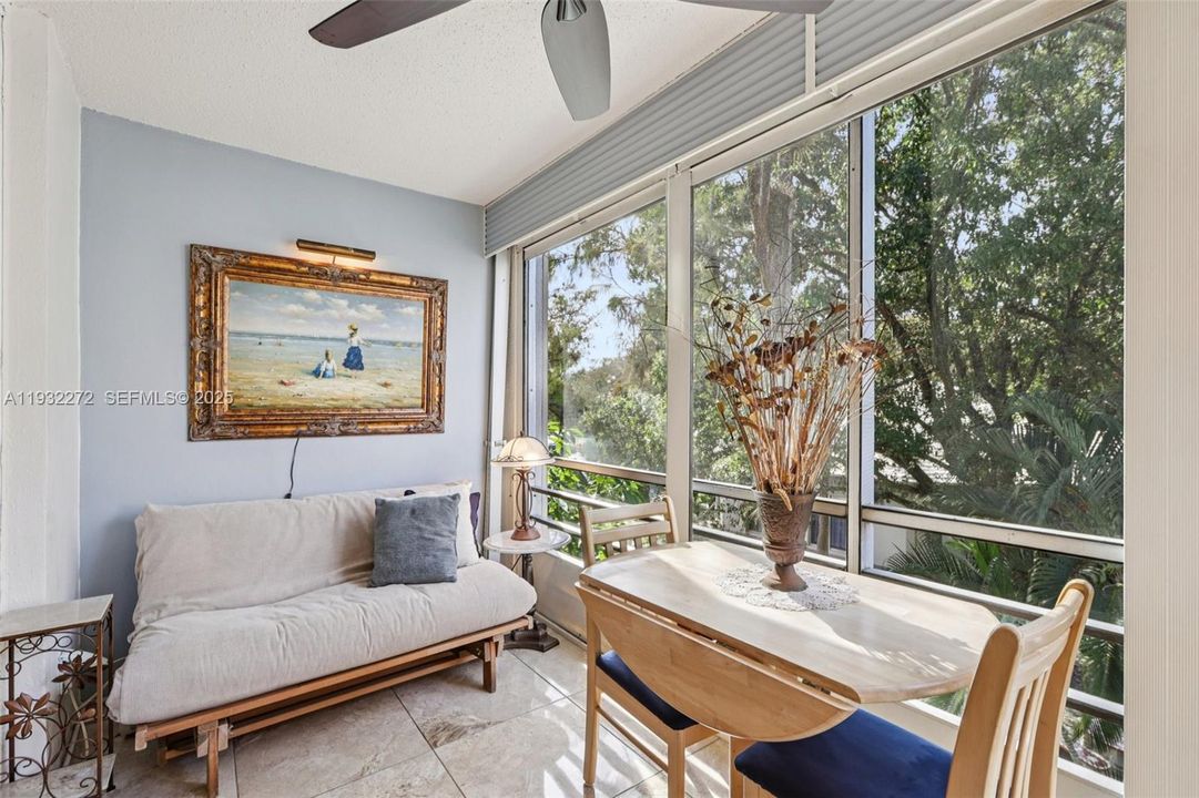 待售: $155,000 (2 贝兹, 2 浴室, 960 平方英尺)